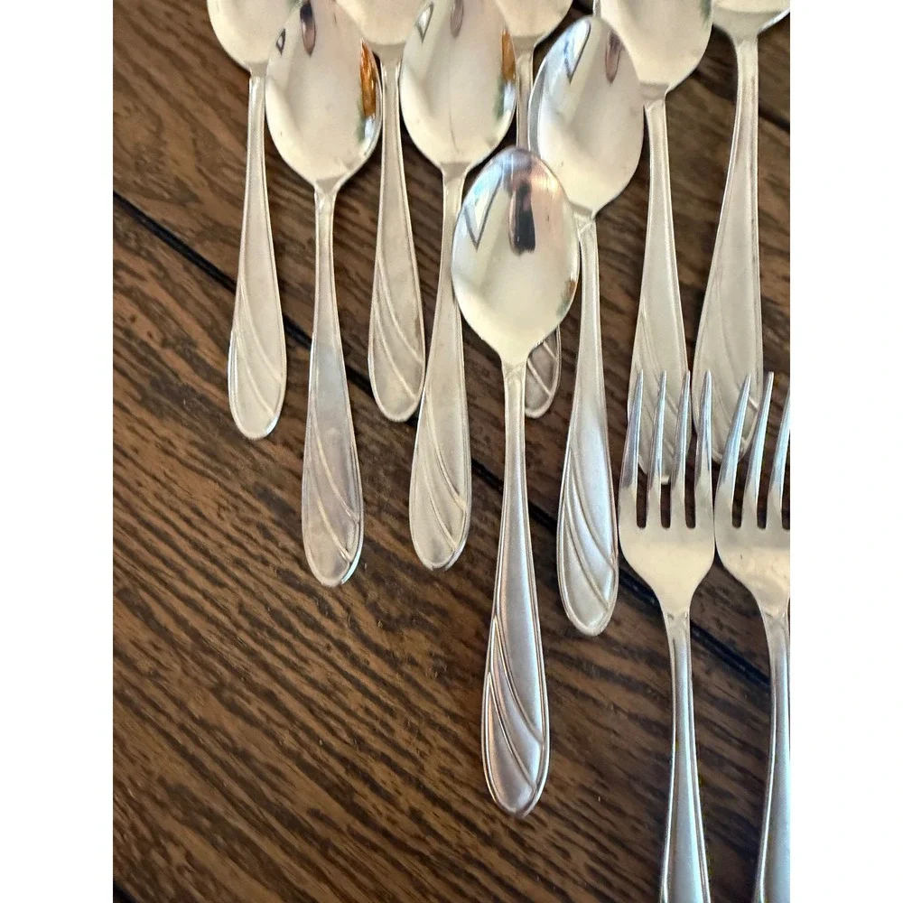 Cambridge Silversmiths Stainless Flatware Set 16pc Swirl Pattern Slotted Spoon